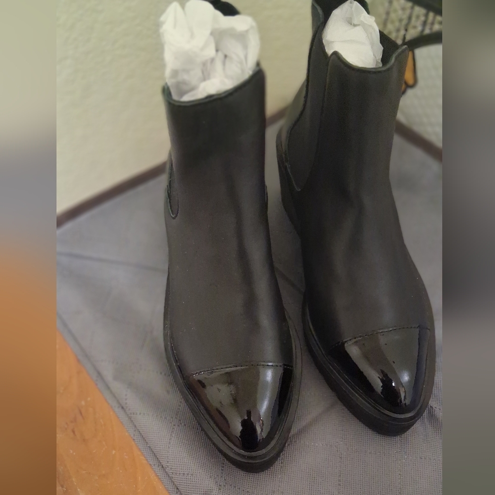 CECELIA NEW YORK Glossy Black Ankle Boots